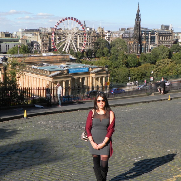 Meet your Posher, Adrianna - Picture 4 of 5